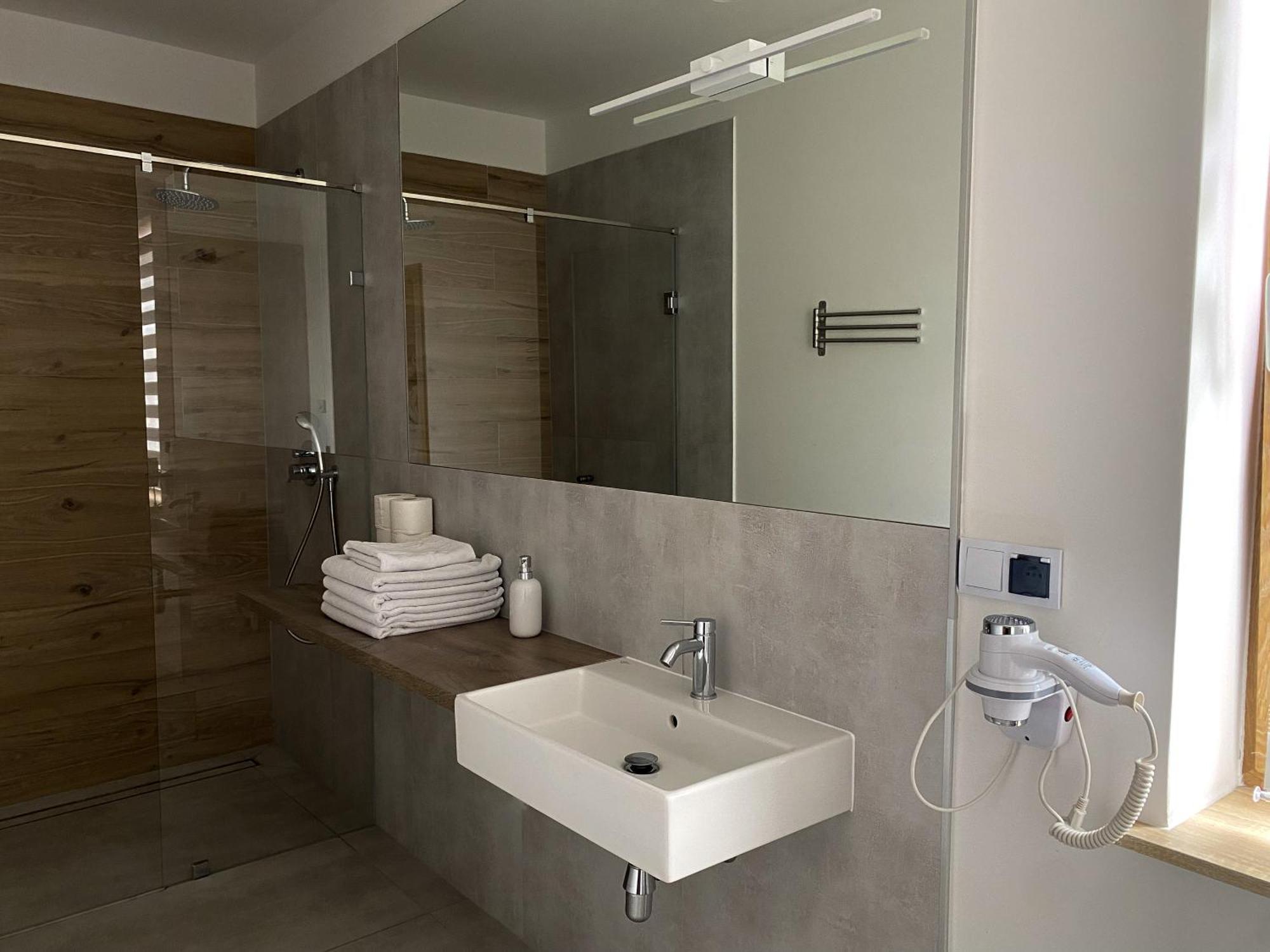Tanie Noclegi Gliwice - Apartamenty Lowicka 28 Eksteriør bilde